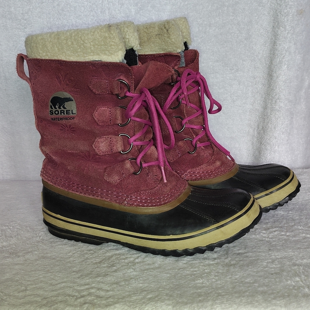 Sorel Women's Winter Boots in Burgundy and Black